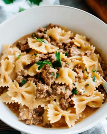 CREAMY GROUND BEEF AND BOWTIE PASTA